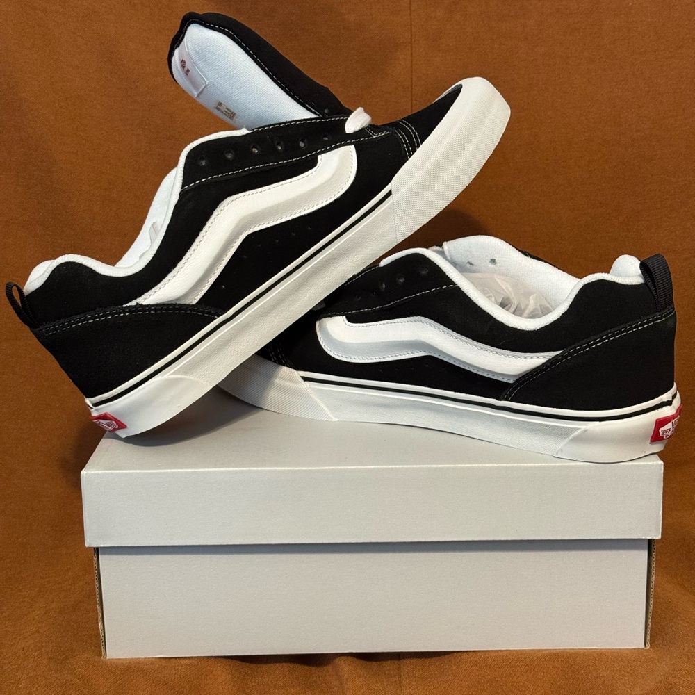 Vans Knu Skool Sneakers - Black
